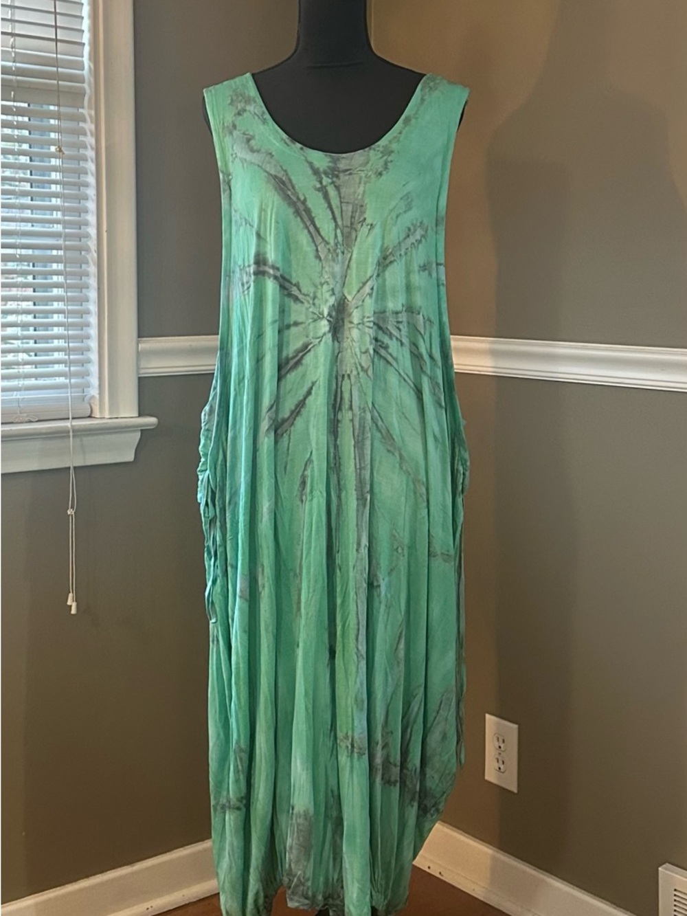 Sleeveless Teal Tie-Dye Maxi Dress with Scoop Neck